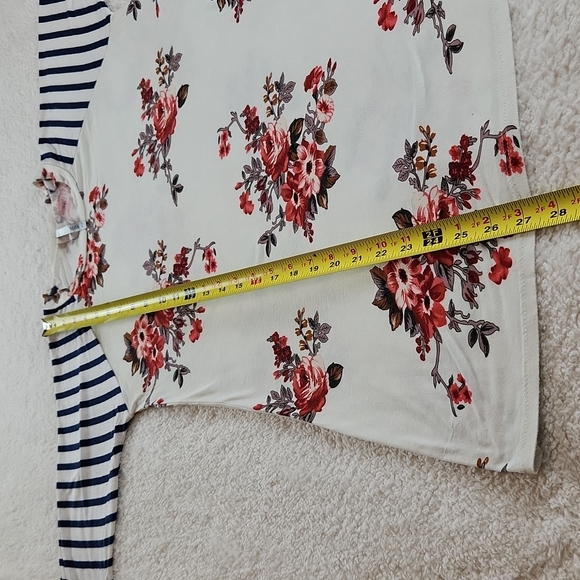 Floral and Striped tshirt, Size 12. So pretty 😍 - Picture 4 of 9
